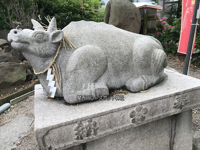 安居神社境内にある牛の像