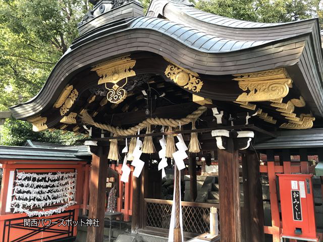 満足稲荷神社の拝殿