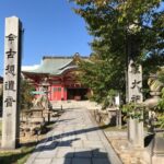 土佐稲荷神社の参道と拝殿